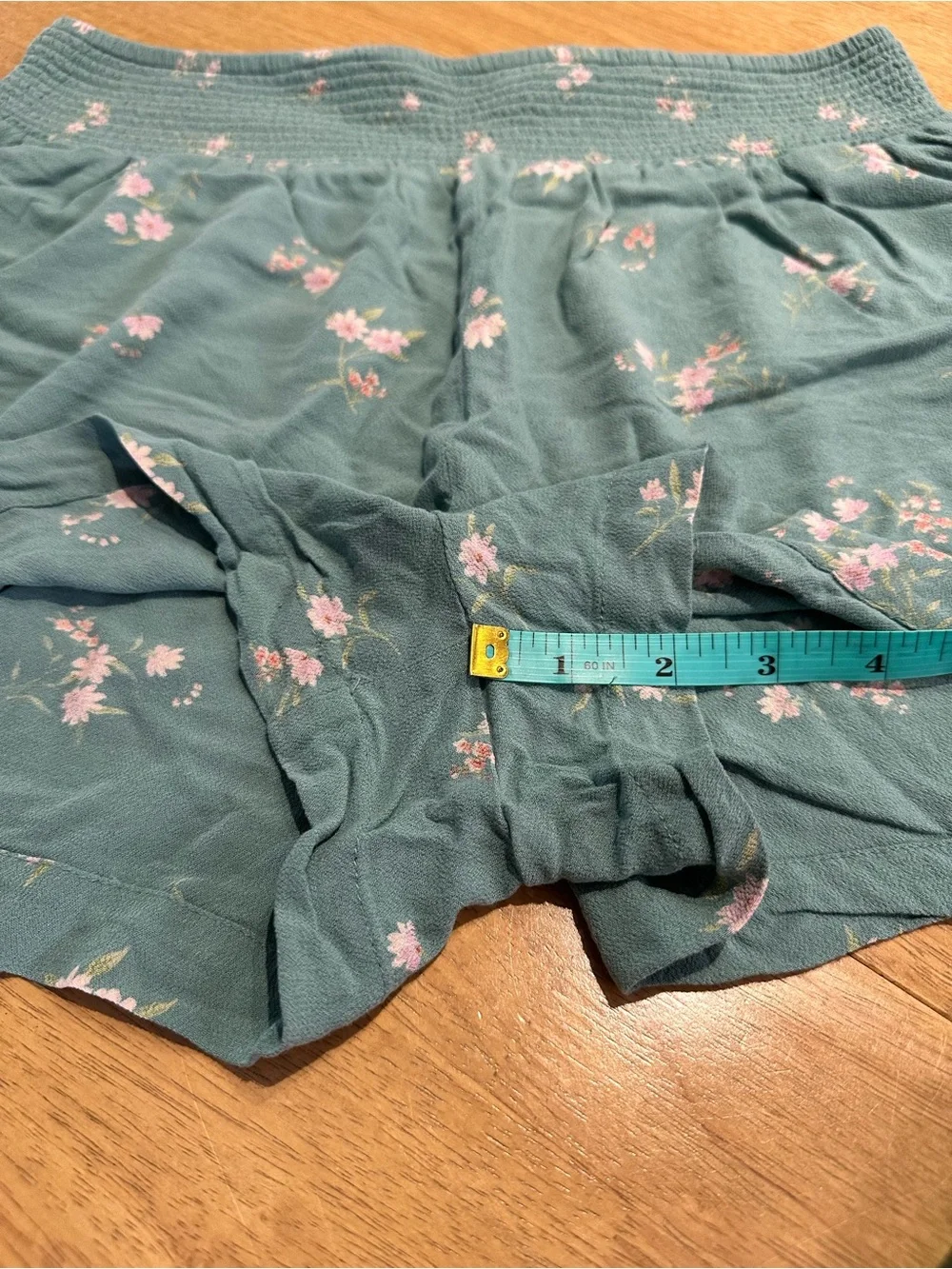 American Eagle Green and Pink Floral Smocked High-Waist Shorts Size Small